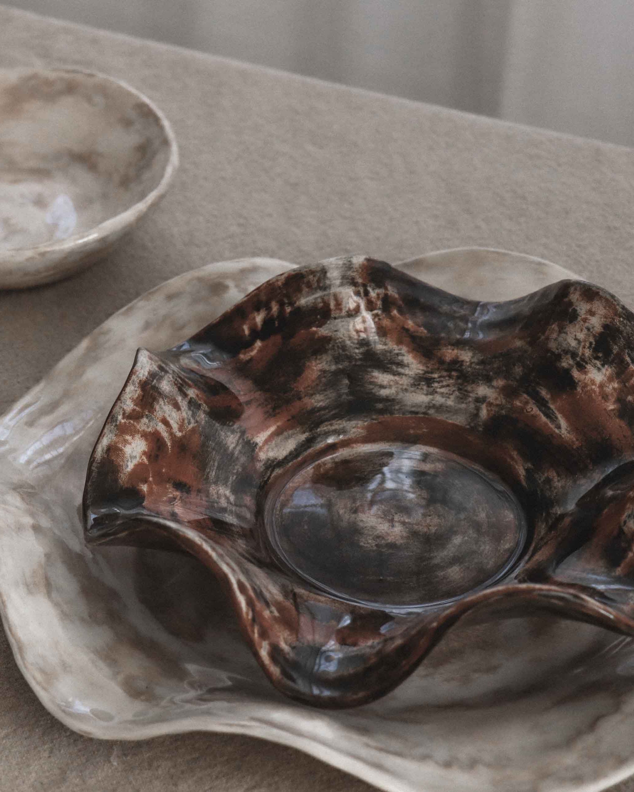 Salad / Pasta Plate with Shell Rim Design in Espresso